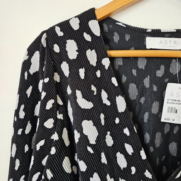 NWT ASTR BLACK WHITE DOTTED DEEP SURPLICE V NECK LONGSLEEVES TOP SIZE M - Picture 7 of 15